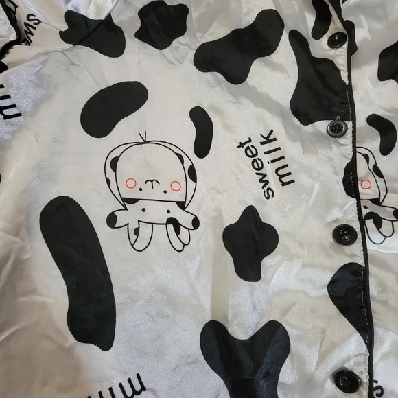 Cow Print Pajama Set Like Silk Button Down Size JR L / XL - Picture 3 of 6